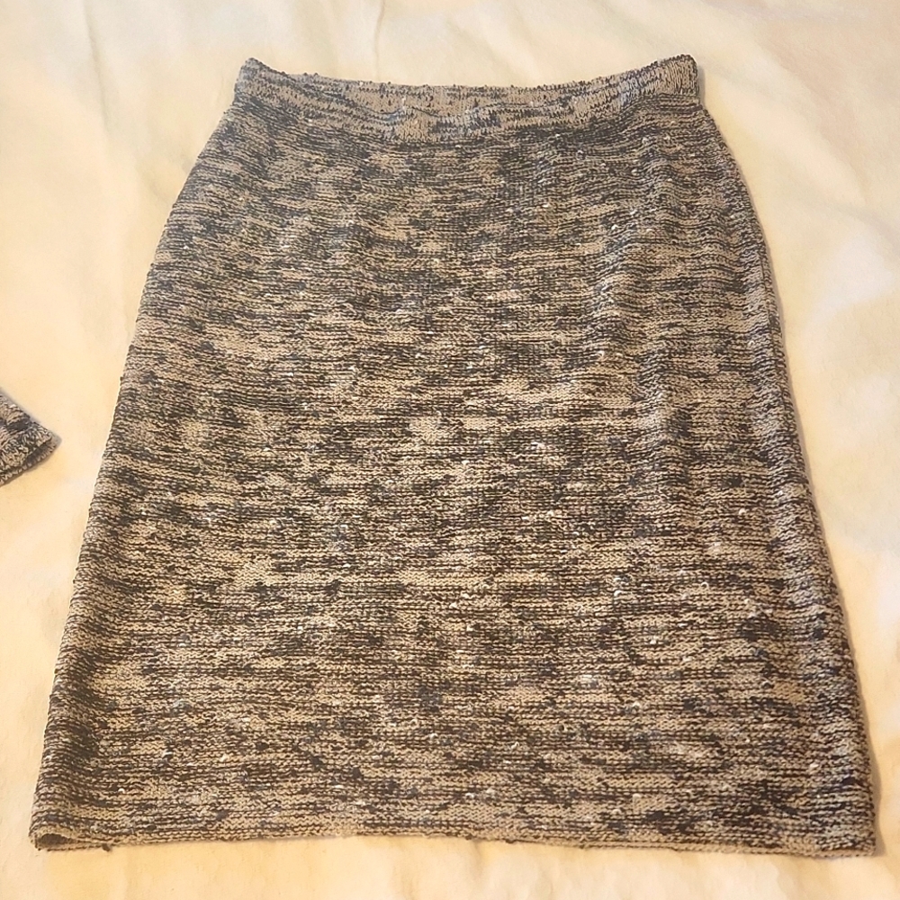 Envisage , Size 4, Tan and Navy